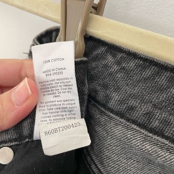 Pacsun size 25 Women's Black Distressed Mom Jeans 100% Cotton see pictures. - Picture 9 of 9